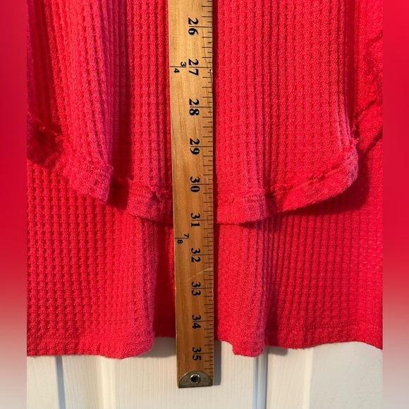 FREE PEOPLE SM Pink Ventura Drippy Thermal Waffle Weave Hi-Lo Scoop Neck Tunic - Picture 9 of 10